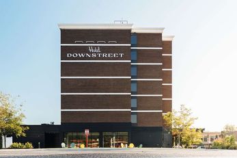 Hotel Downstreet