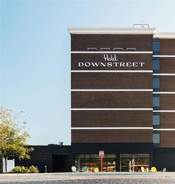 Hotel Downstreet