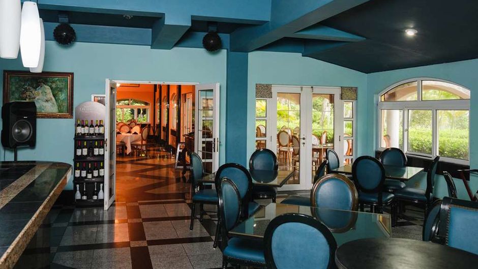 Las Olas Beach Resort Restaurant