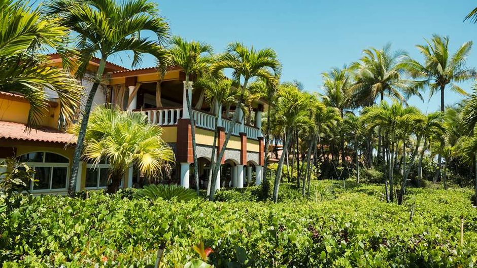 Las Olas Beach Resort Exterior