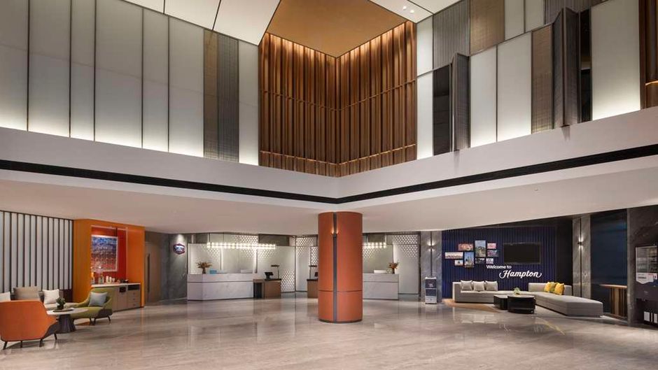 Hampton BJS Communication Univ Lobby