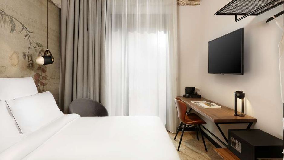 Anise Aluma Tapestry Room