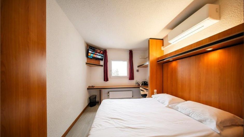 Brit Hotel La Bonne Etape Room