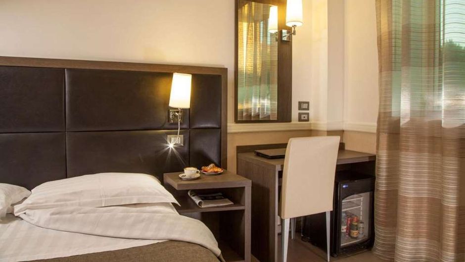 Hotel Artis Room