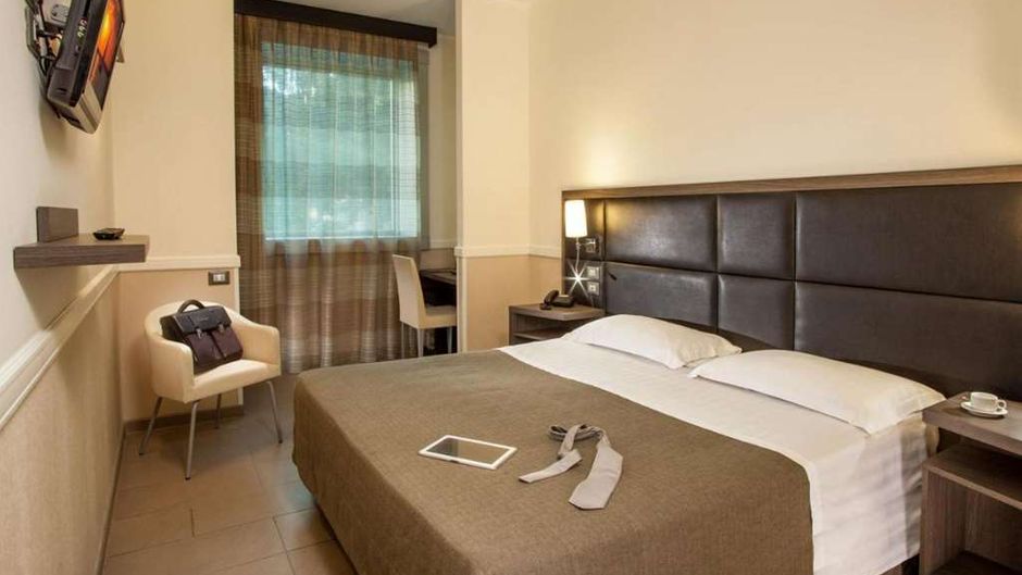 Hotel Artis Room