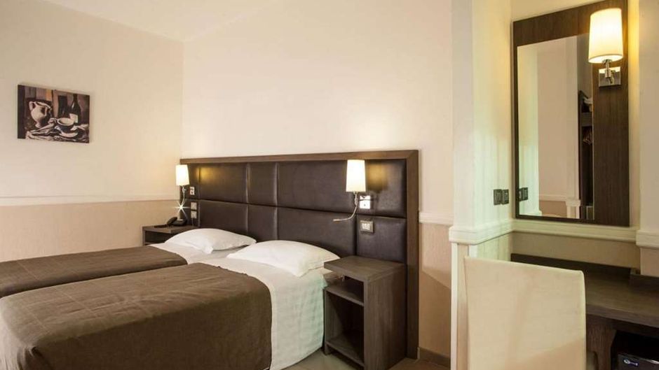 Hotel Artis Room