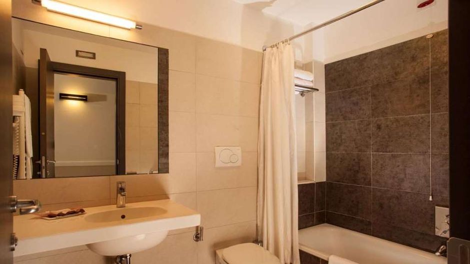 Hotel Artis Room