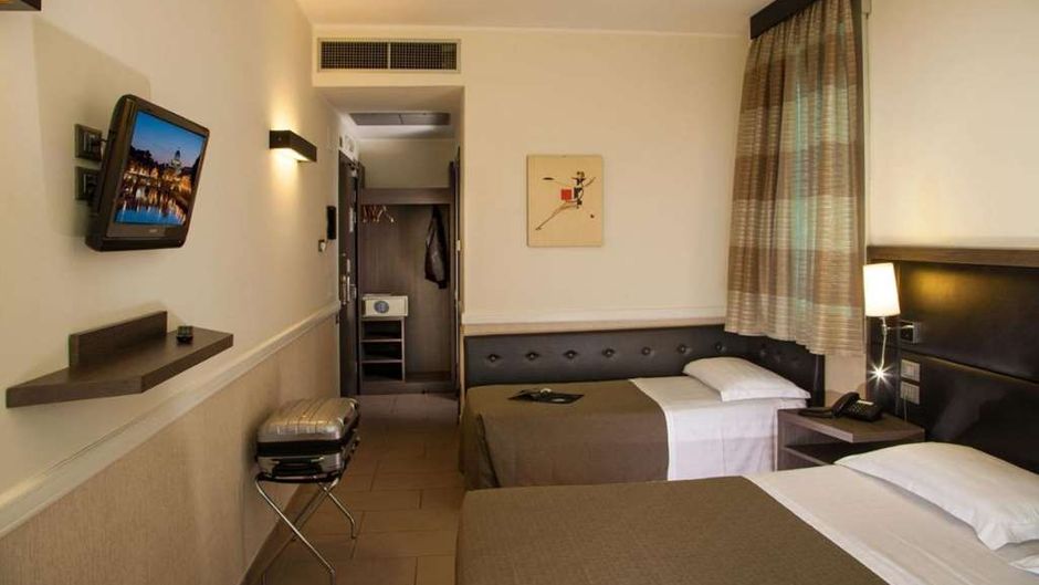 Hotel Artis Room