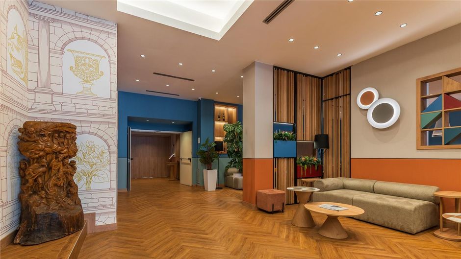 Hilton Garden Inn Rome Colosseum Lobby