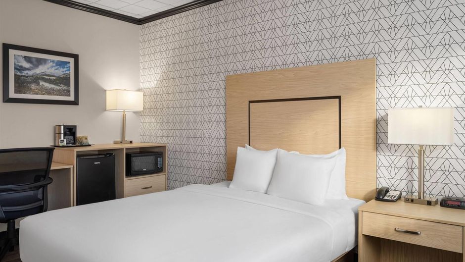 Sternwheeler Hotel & Conference Center Room