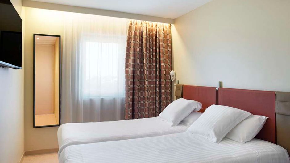 Hotel des Victoires Room