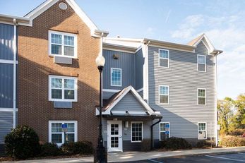 Alluxsuites at 1876