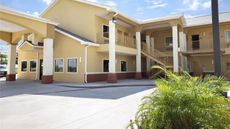 Days Inn & Suites Gonzales