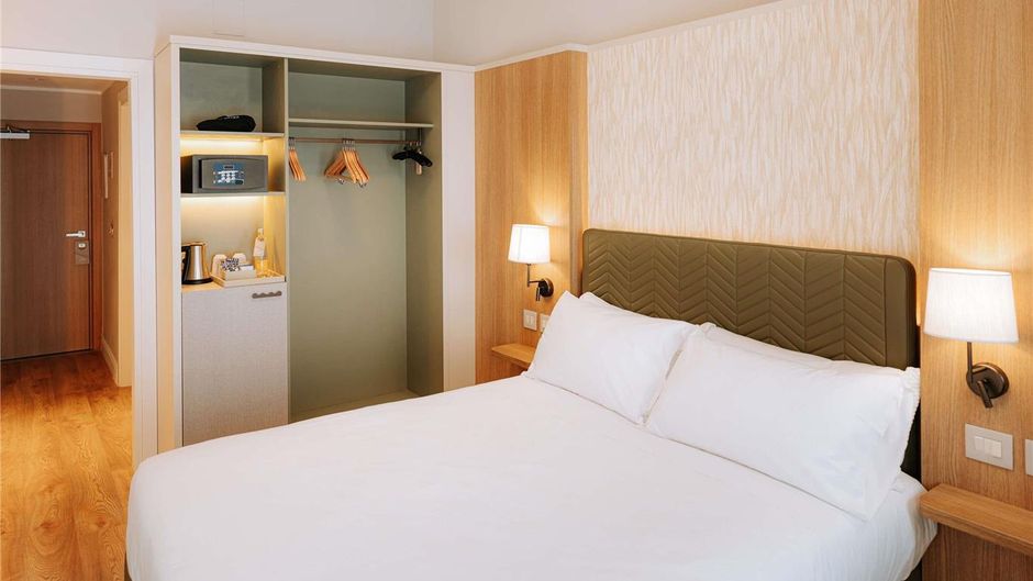 Movenpick Hotel Bari Room