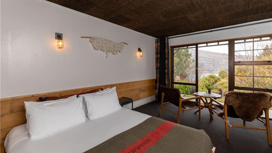 Sherwood Queenstown Room
