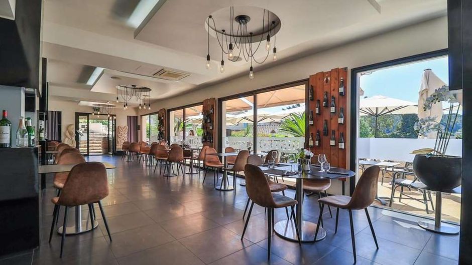 Perla Riviera Restaurant