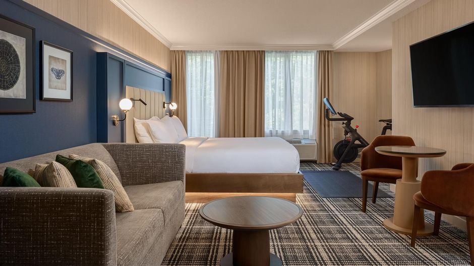DoubleTree by Hilton North Vancouver Room