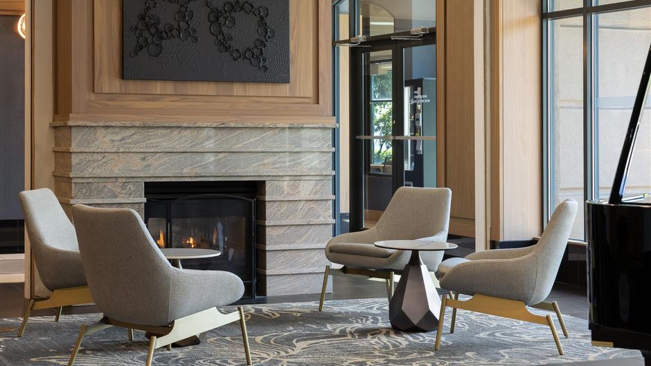 DoubleTree by Hilton North Vancouver Lobby