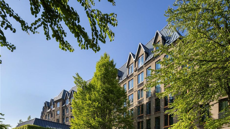 DoubleTree by Hilton North Vancouver Exterior