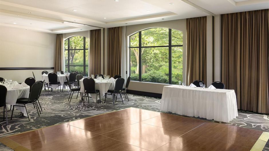 DoubleTree by Hilton North Vancouver Meeting