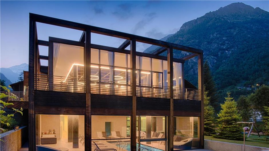 NH Collection Alagna Mirtillo Rosso Pool