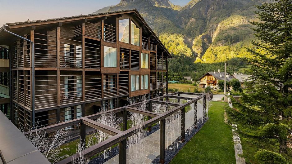 NH Collection Alagna Mirtillo Rosso Exterior