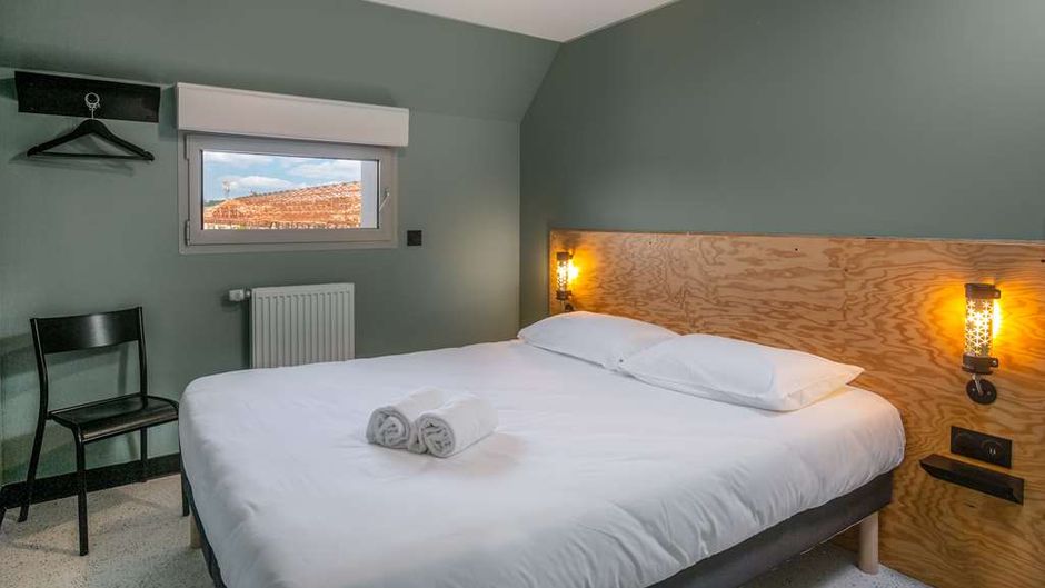 Eklo Bordeaux Room