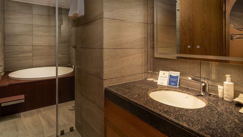 Sarovar Premiere, Srinagar Suite