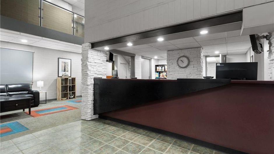 Travelodge by Wyndham Grande Prairie Lobby