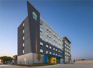 Tru by Hilton Irving DFW