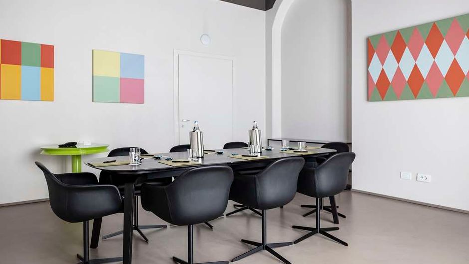 Savona 18 Suites Meeting