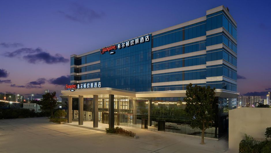 Hampton Inn Zhengzhou Airport Exterior