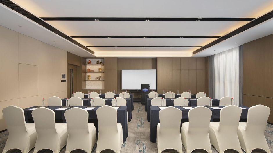 Hampton Inn Zhongwei Shapotou Meeting