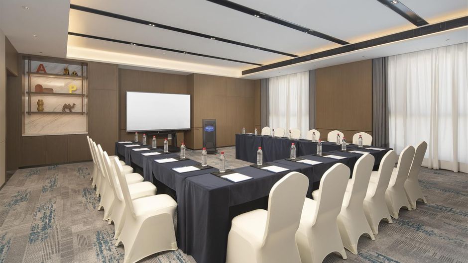 Hampton Inn Zhongwei Shapotou Meeting