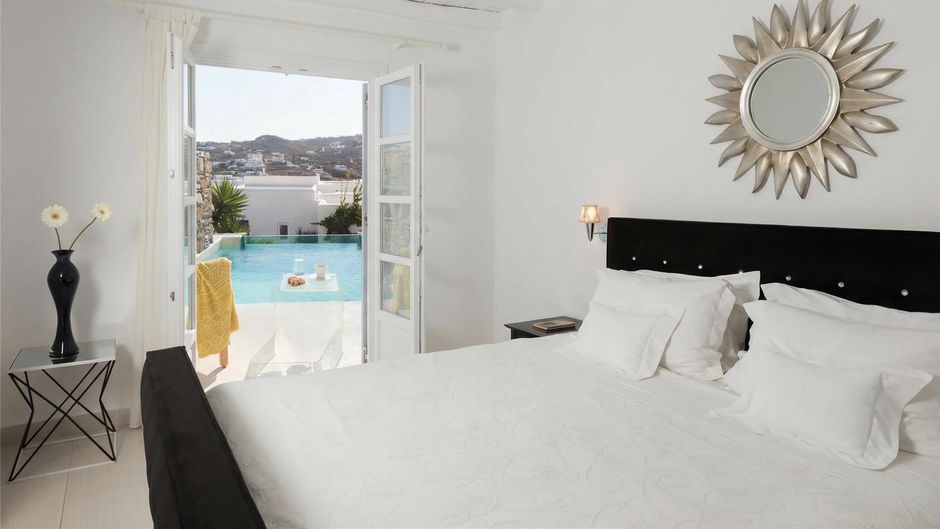 Kivotos ClubHotel Room
