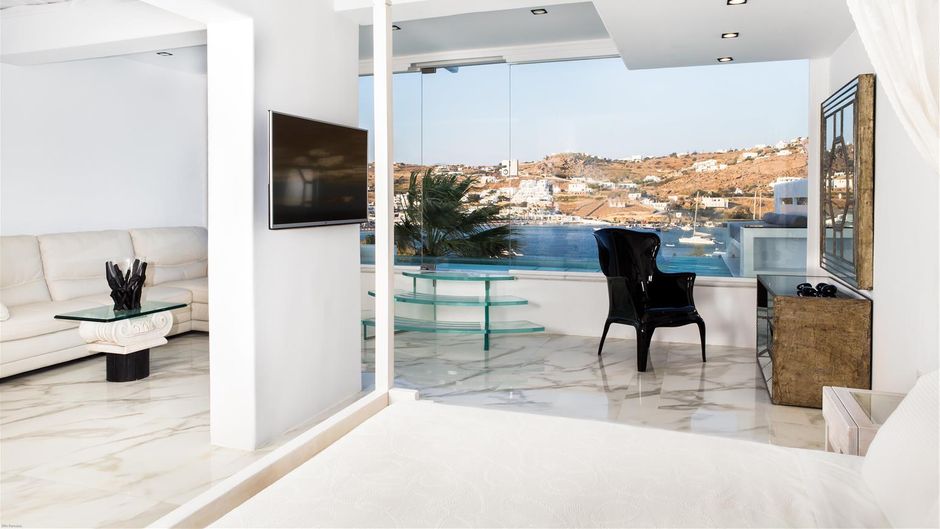 Kivotos ClubHotel Suite
