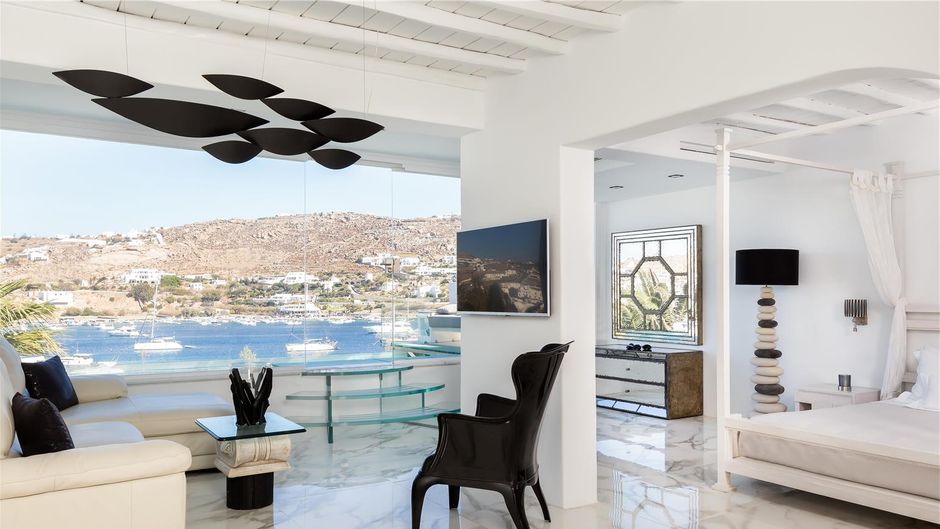Kivotos ClubHotel Suite