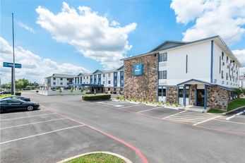 Clarion Pointe