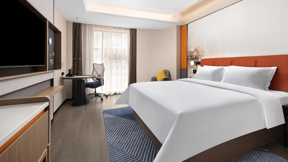 Hampton Leshan Railway Station Room