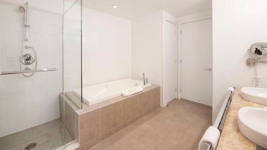Warwick Le Crystal Montreal Room