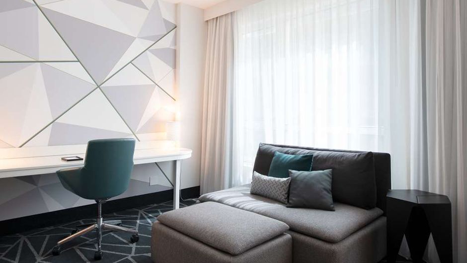 Warwick Le Crystal Montreal Room