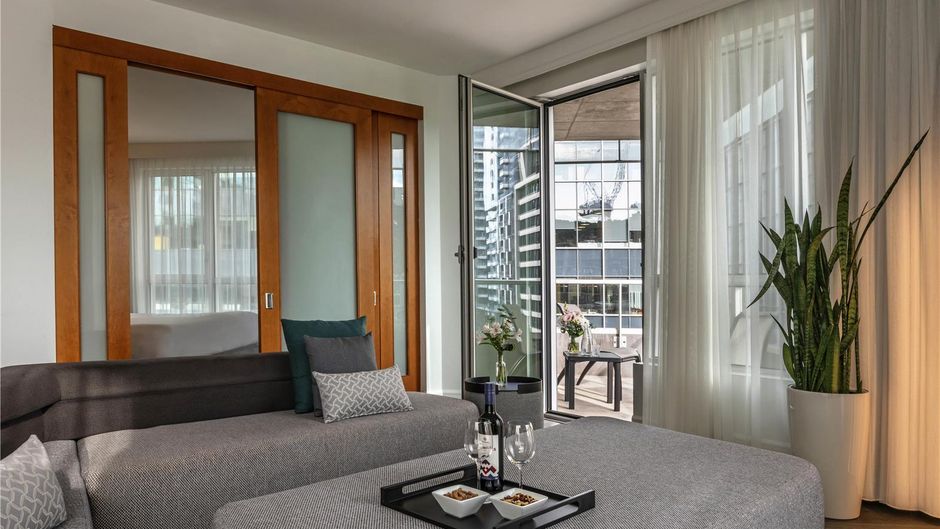 Warwick Le Crystal Montreal Suite
