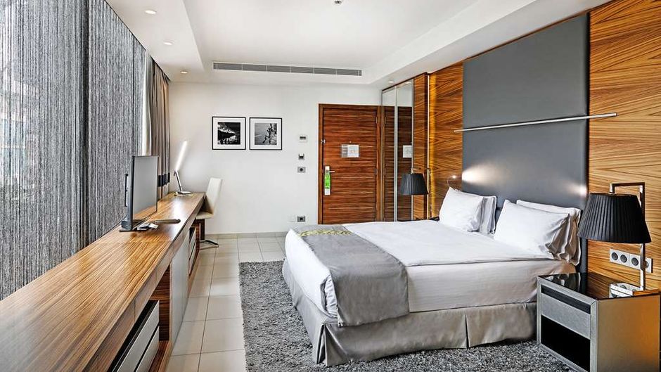 Warwick Stone 55 Hotel Room