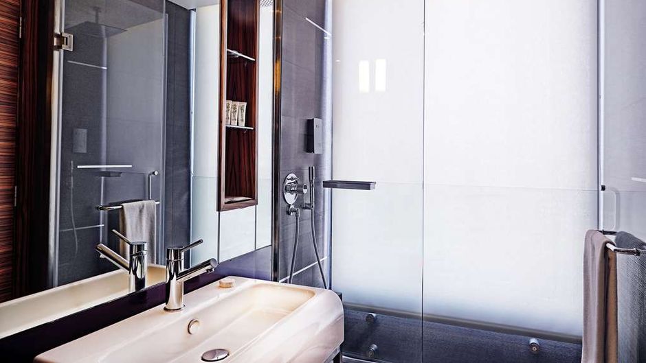 Warwick Stone 55 Hotel Room