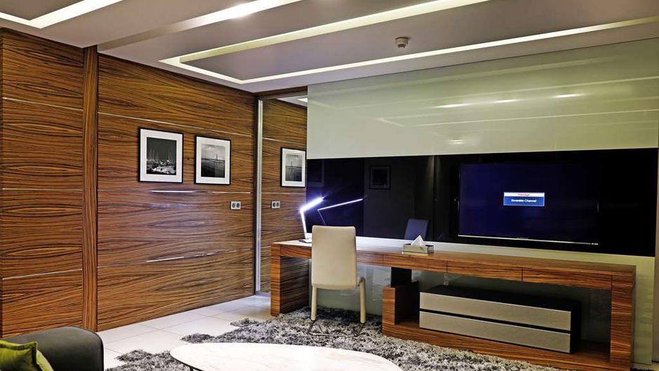 Warwick Stone 55 Hotel Suite