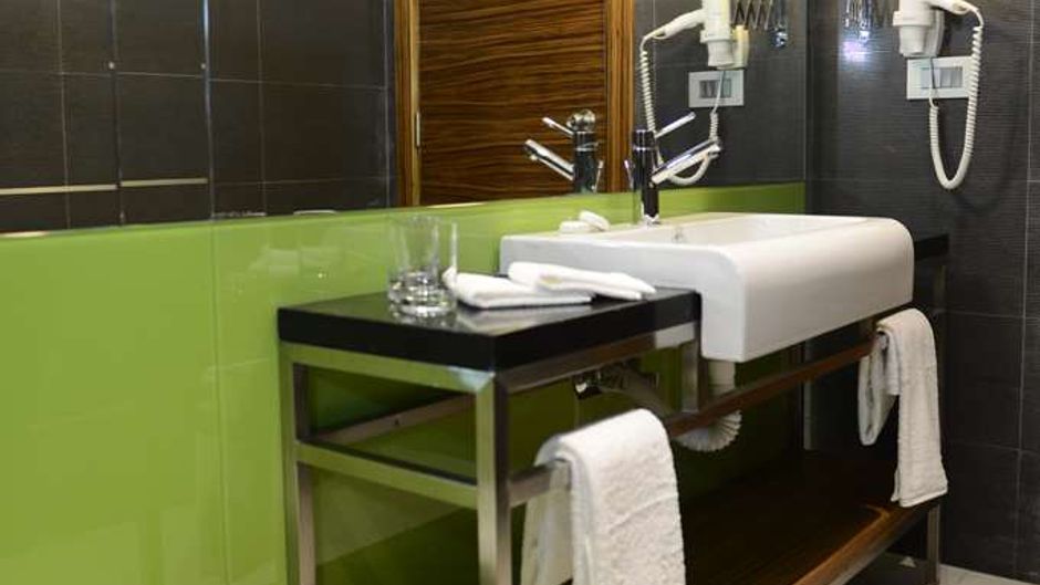 Warwick Stone 55 Hotel Room
