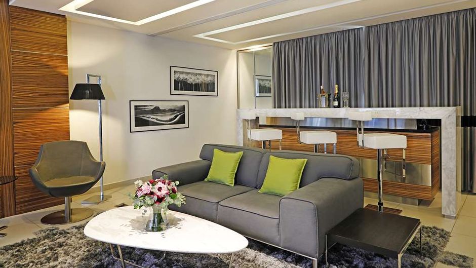 Warwick Stone 55 Hotel Suite