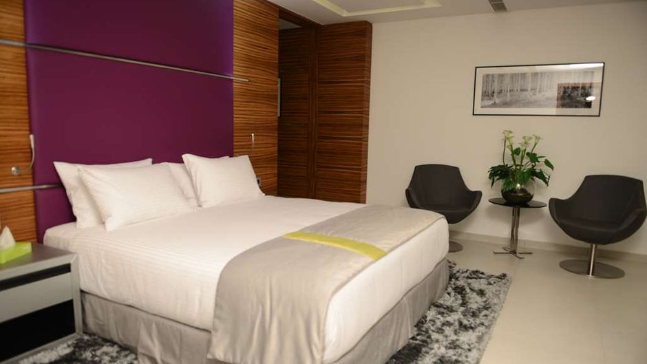 Warwick Stone 55 Hotel Suite