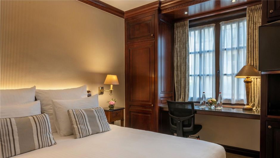Warwick Brussels Room