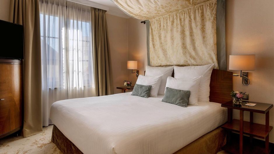 Warwick Brussels Room